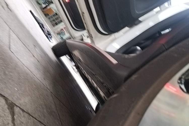 Used Mercedes-Benz GLC 2018 GLC 260 4MATIC Luxury Model Left Side Sill