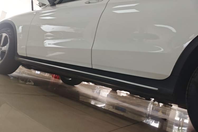 Used Mercedes-Benz GLC 2018 Facelift GLC 260 4MATIC Luxury Edition Left Side Sill
