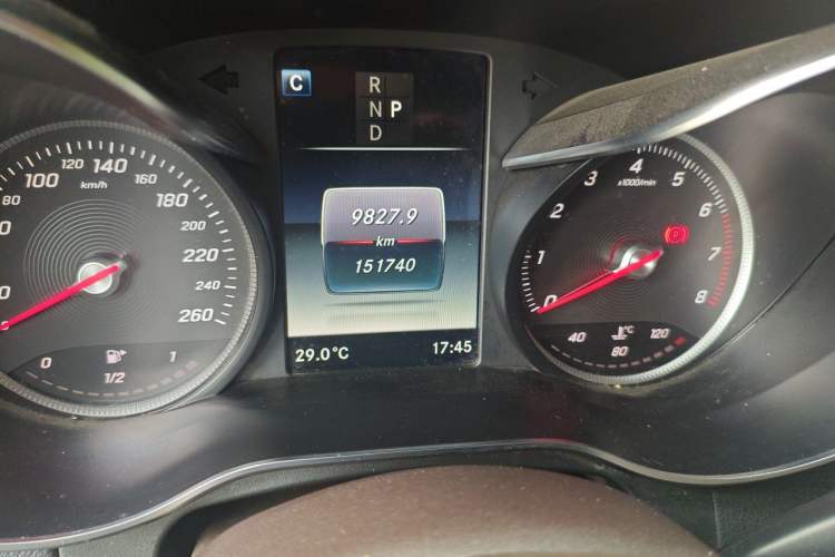 Used Mercedes-Benz GLC 2018 Facelift GLC 260 4MATIC Luxury Edition Odometer Close Up