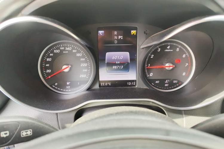 Used Mercedes-Benz GLC 2018 GLC 260 4MATIC Dynamic Edition Odometer Close Up