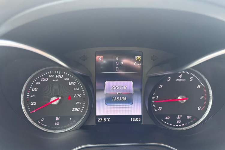 Used Mercedes-Benz GLC 2018 GLC 200 4MATIC Odometer Close Up
