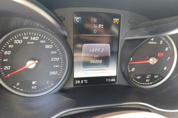 Used Mercedes-Benz GLC 2018 Facelift GLC 260 4MATIC Luxury Edition Odometer Close Up