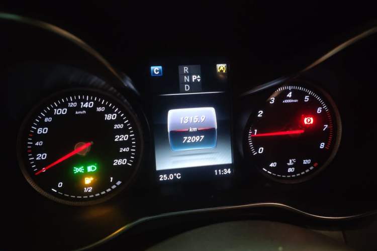 Used Mercedes-Benz GLC 2018 Facelifted GLC 260 4MATIC Dynamic Edition Odometer Close Up
