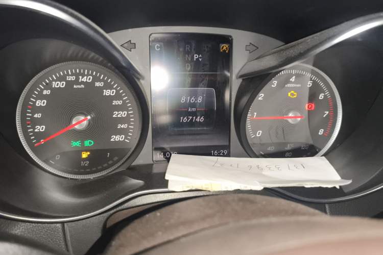 Used Mercedes-Benz GLC 2018 GLC 260 4MATIC Luxury Model Odometer Close Up