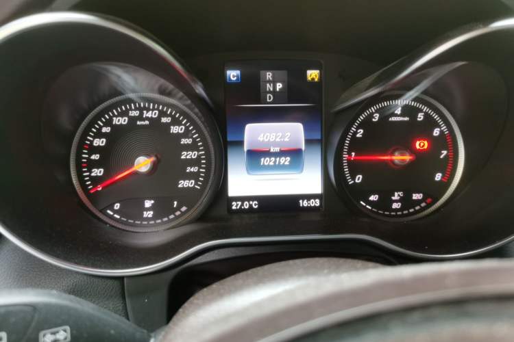 Used Mercedes-Benz GLC 2018 GLC 200 4MATIC Odometer Close Up