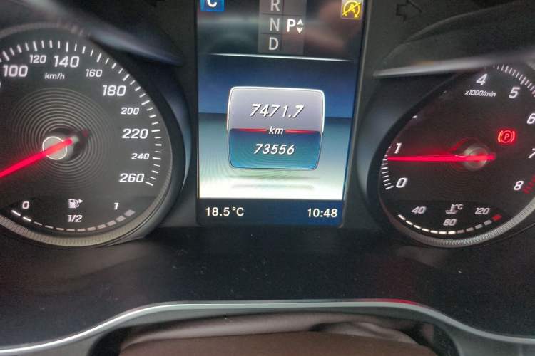 Used Mercedes-Benz GLC 2018 Facelift GLC 260 4MATIC Luxury Edition Odometer Close Up