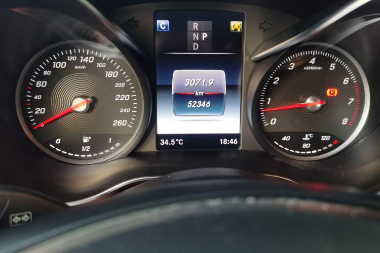 Used Mercedes-Benz GLC 2018 Facelift GLC 260 4MATIC Luxury Edition Odometer Close Up