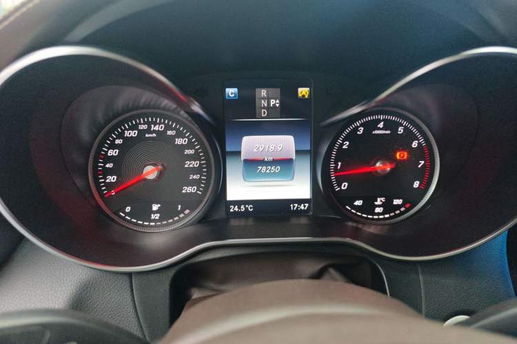 Used Mercedes-Benz GLC 2018 Facelift GLC 200 4MATIC Odometer Close Up