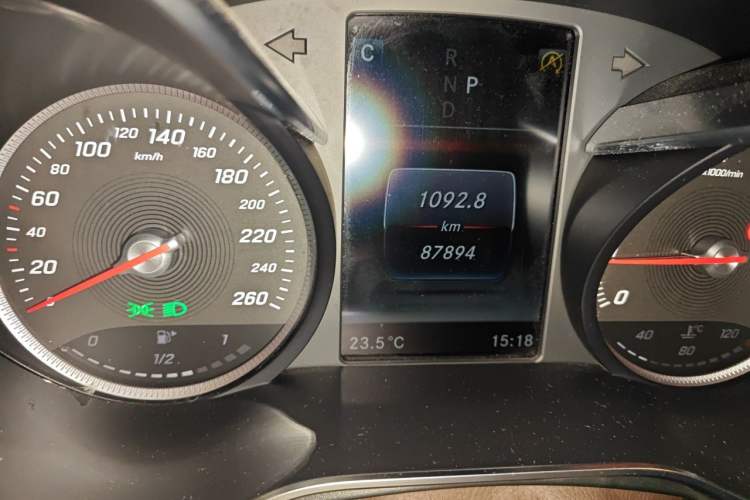 Used Mercedes-Benz GLC 2018 GLC 260 4MATIC Luxury Model Odometer Close Up