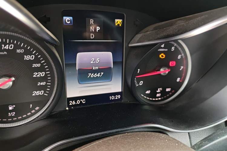 Used Mercedes-Benz GLC 2018 Facelift GLC 260 4MATIC Luxury Edition Odometer Close Up
