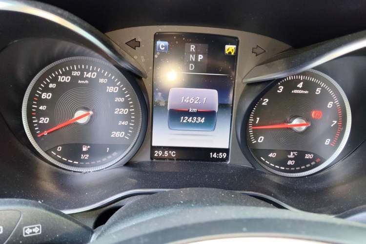 Used Mercedes-Benz GLC 2018 Facelifted GLC 260 4MATIC Dynamic Edition Odometer Close Up