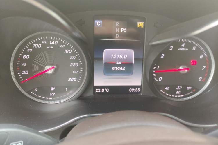 Used Mercedes-Benz GLC 2018 Facelift GLC 260 4MATIC Luxury Edition Odometer Close Up