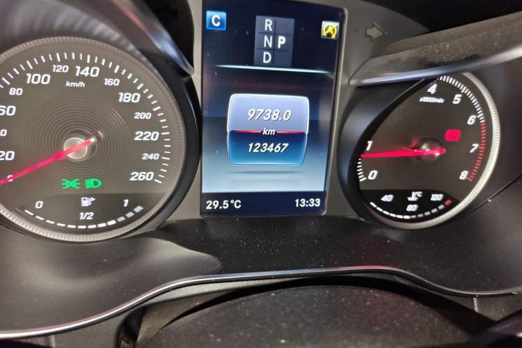 Used Mercedes-Benz GLC 2018 GLC 200 4MATIC Odometer Close Up