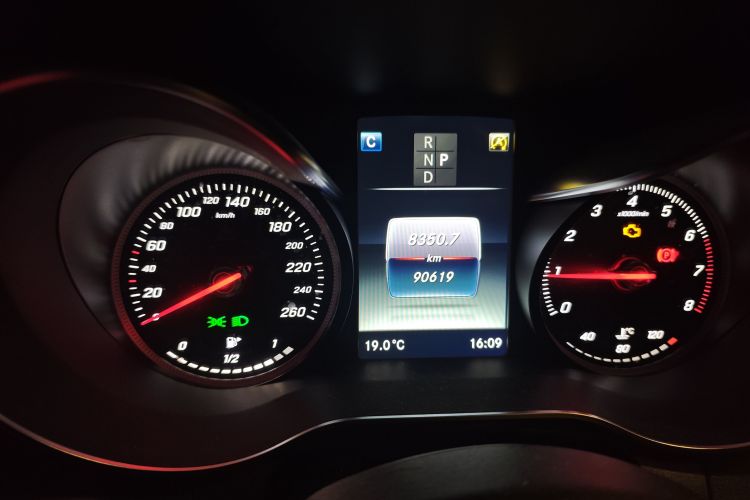 Used Mercedes-Benz GLC 2018 GLC 260 4MATIC Dynamic Edition Odometer Close Up