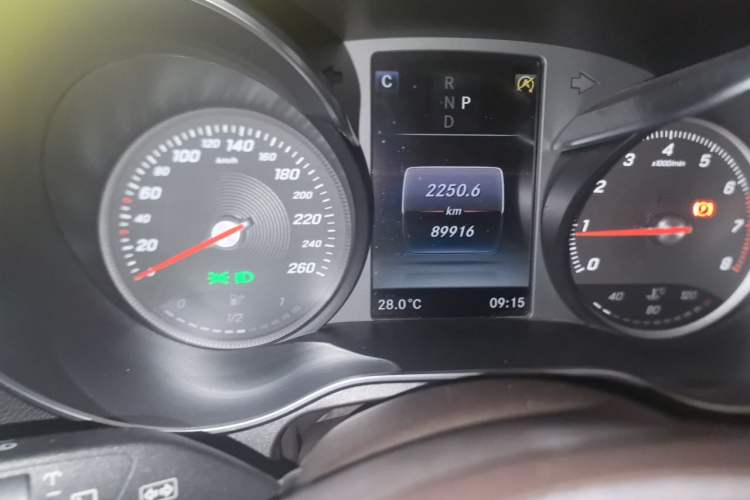 Used Mercedes-Benz GLC 2018 GLC 200 4MATIC Odometer Close Up