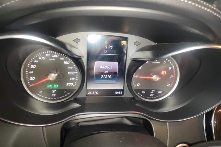 Used Mercedes-Benz GLC 2018 GLC 260 4MATIC Dynamic Edition Odometer Close Up