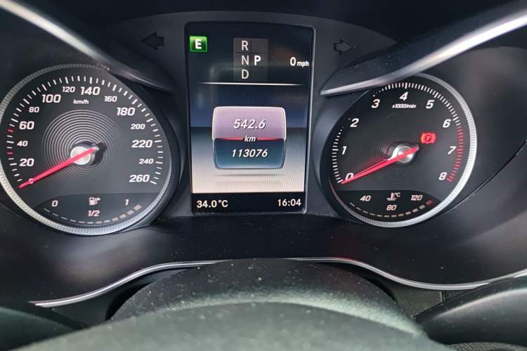 Used Mercedes-Benz GLC 2018 GLC 260 4MATIC Dynamic Edition Odometer Close Up