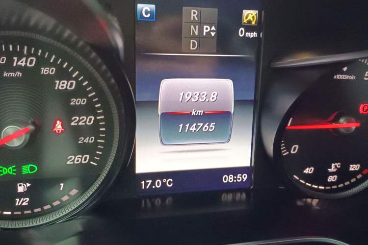 Used Mercedes-Benz GLC 2018 Facelift GLC 260 4MATIC Luxury Edition Odometer Close Up