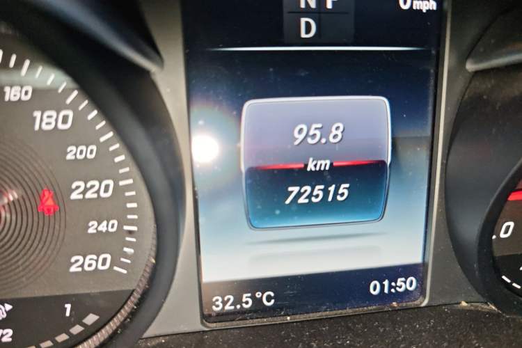 Used Mercedes-Benz GLC 2018 GLC 260 4MATIC Luxury Model Odometer Close Up
