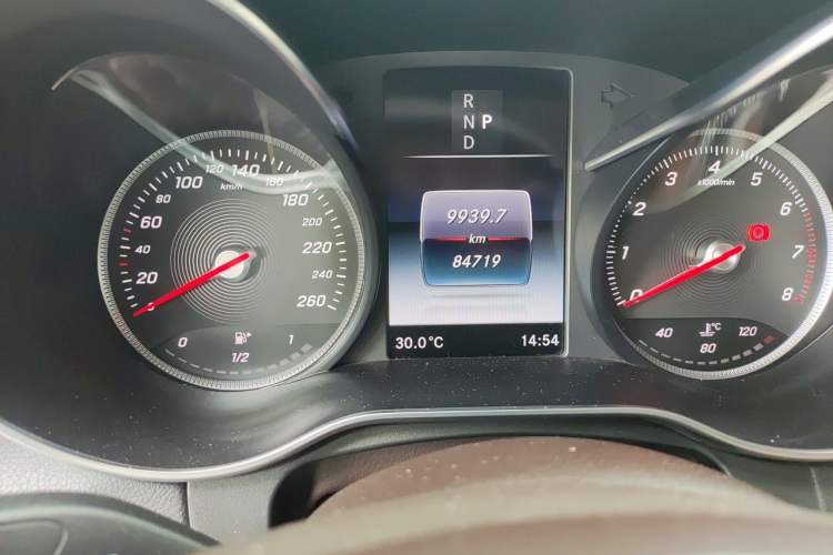 Used Mercedes-Benz GLC 2018 Facelift GLC 200 4MATIC Odometer Close Up