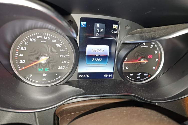 Used Mercedes-Benz GLC 2018 Facelifted GLC 260 4MATIC Dynamic Edition Odometer Close Up