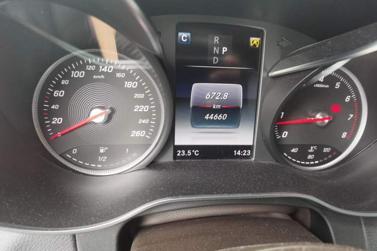 Used Mercedes-Benz GLC 2018 Facelift GLC 260 4MATIC Luxury Edition Odometer Close Up