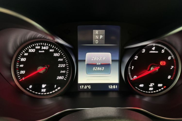 Used Mercedes-Benz GLC 2018 GLC 300 4MATIC Sport Edition Odometer Close Up