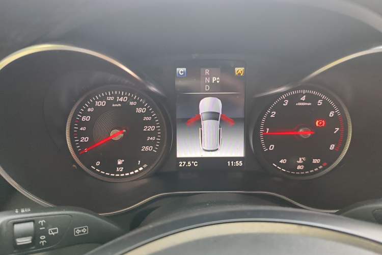 Used Mercedes-Benz GLC 2018 GLC 260 4MATIC Luxury Model Odometer Close Up
