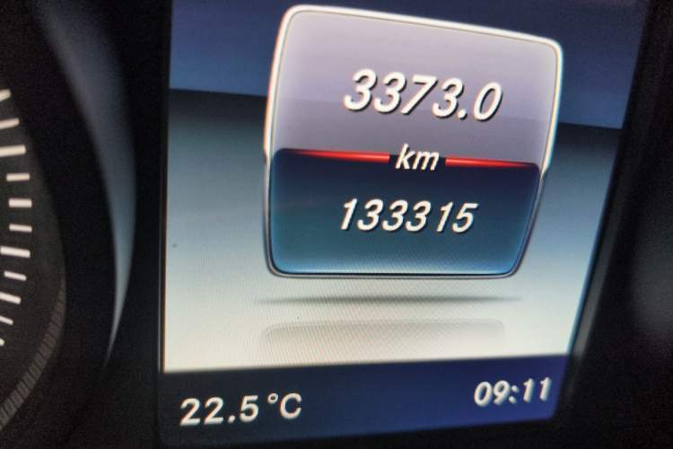 Used Mercedes-Benz GLC 2018 Facelift GLC 260 4MATIC Luxury Edition Odometer Close Up
