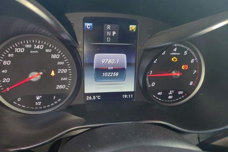 Used Mercedes-Benz GLC 2018 Facelift GLC 200 4MATIC Odometer Close Up