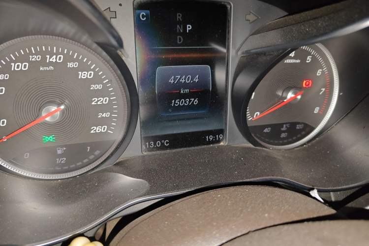 Used Mercedes-Benz GLC 2018 GLC 260 4MATIC Luxury Model Odometer Close Up