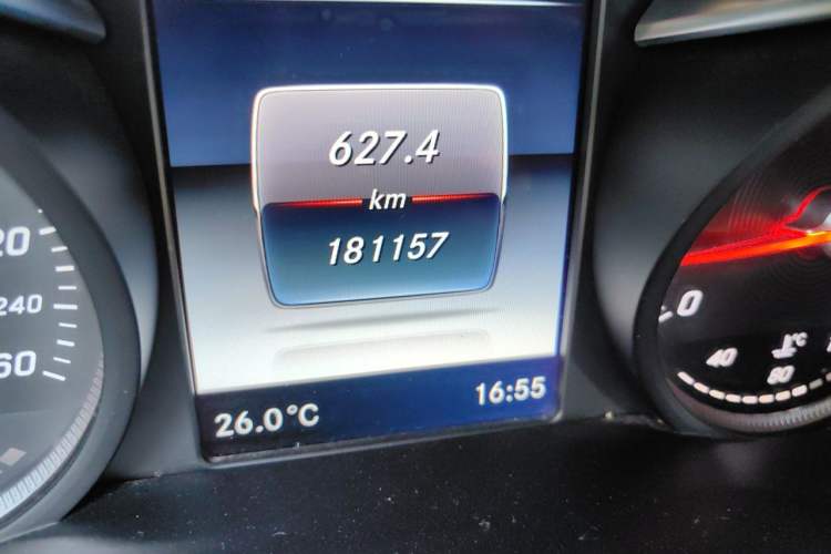 Used Mercedes-Benz GLC 2018 GLC 260 4MATIC Dynamic Edition Odometer Close Up