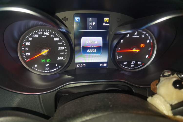 Used Mercedes-Benz GLC 2018 Refreshed GLC 300 4MATIC Dynamic Edition Odometer Close Up