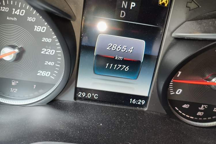 Used Mercedes-Benz GLC 2018 GLC 300 4MATIC Sport Edition Odometer Close Up