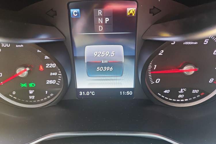 Used Mercedes-Benz GLC 2018 GLC 260 4MATIC Dynamic Edition Odometer Close Up