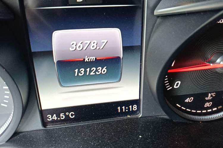 Used Mercedes-Benz GLC 2018 GLC 300 4MATIC Sport Edition Odometer Close Up