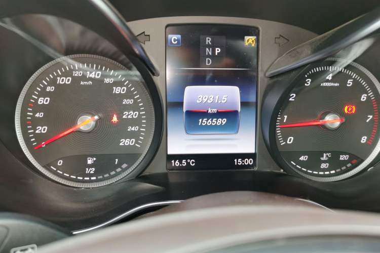 Used Mercedes-Benz GLC 2018 GLC 260 4MATIC Luxury Model Odometer Close Up