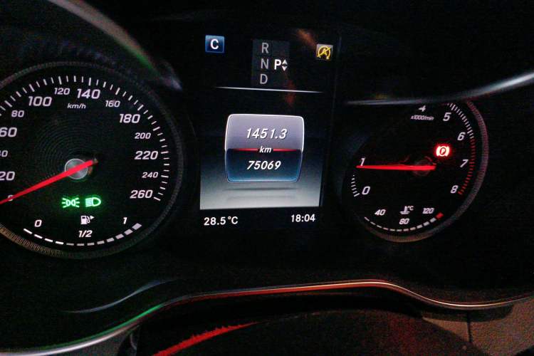 Used Mercedes-Benz GLC 2018 GLC 200 4MATIC Odometer Close Up