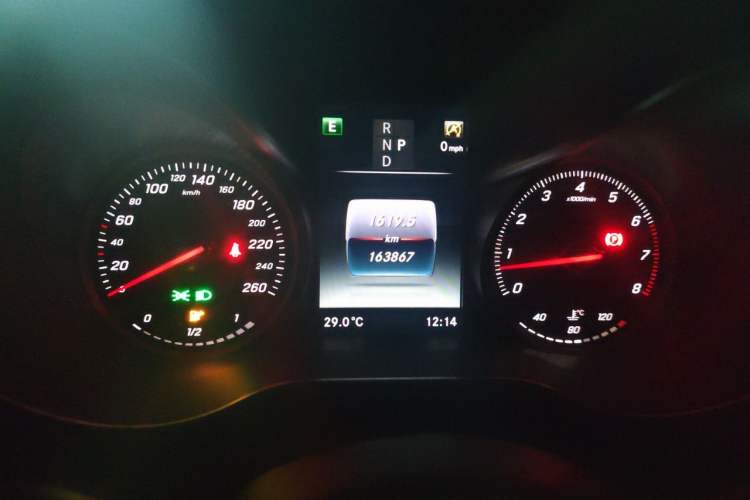 Used Mercedes-Benz GLC 2018 GLC 300 4MATIC Sport Edition Odometer Close Up