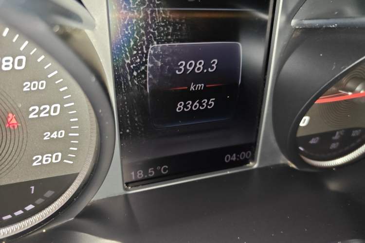 Used Mercedes-Benz GLC 2018 GLC 260 4MATIC Luxury Model Odometer Close Up
