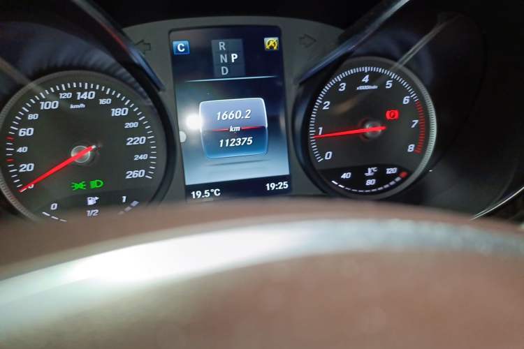 Used Mercedes-Benz GLC 2018 Facelift GLC 200 4MATIC Odometer Close Up
