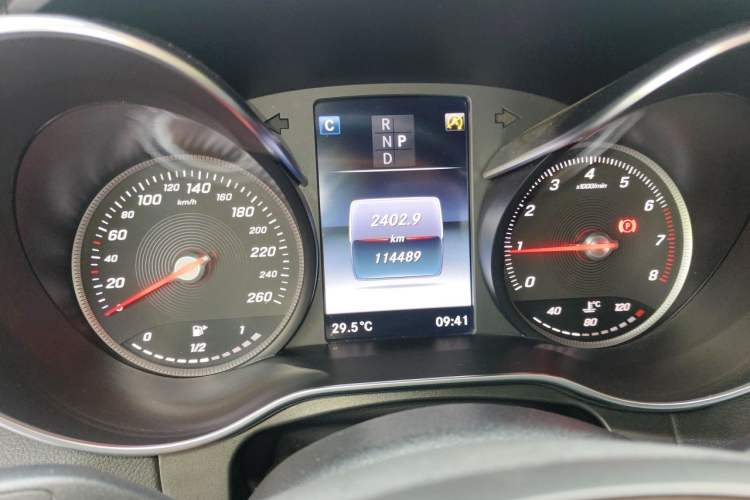 Used Mercedes-Benz GLC 2018 GLC 260 4MATIC Luxury Model Odometer Close Up