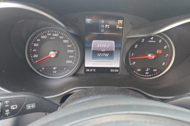 Used Mercedes-Benz GLC 2018 GLC 260 4MATIC Dynamic Edition Odometer Close Up