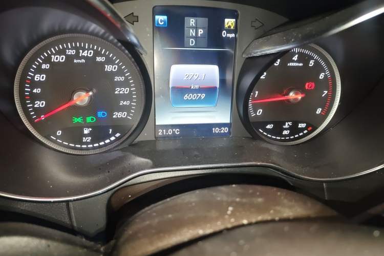 Used Mercedes-Benz GLC 2018 GLC 260 4MATIC Luxury Model Odometer Close Up