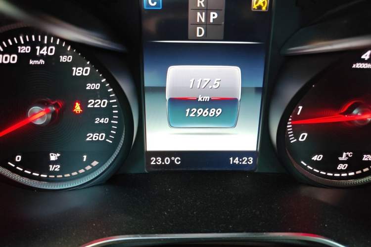 Used Mercedes-Benz GLC 2018 Facelifted GLC 260 4MATIC Dynamic Edition Odometer Close Up
