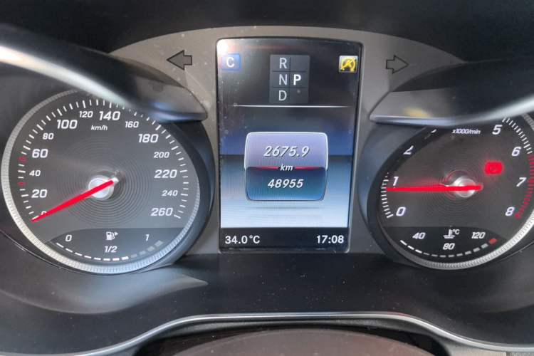 Used Mercedes-Benz GLC 2018 GLC 300 4MATIC Sport Edition Odometer Close Up