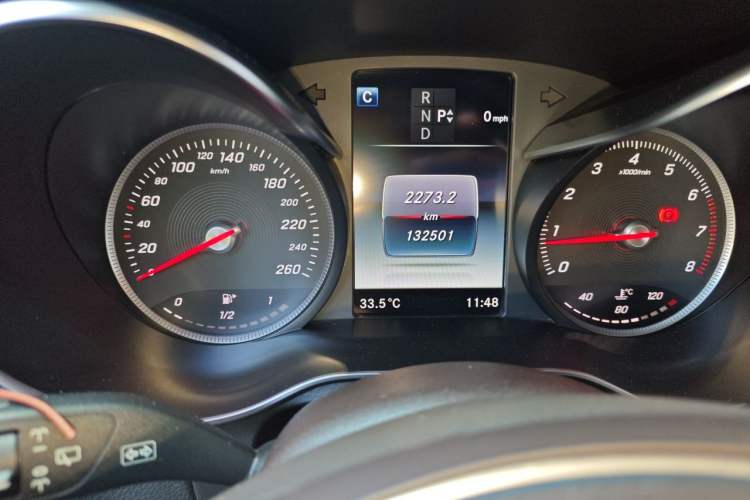 Used Mercedes-Benz GLC 2018 GLC 260 4MATIC Luxury Model Odometer Close Up