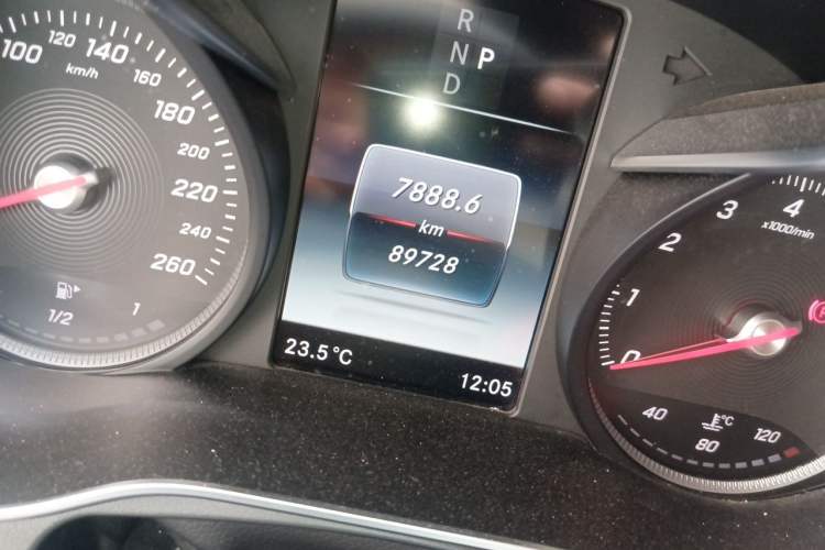 Used Mercedes-Benz GLC 2018 Facelifted GLC 260 4MATIC Dynamic Edition Odometer Close Up
