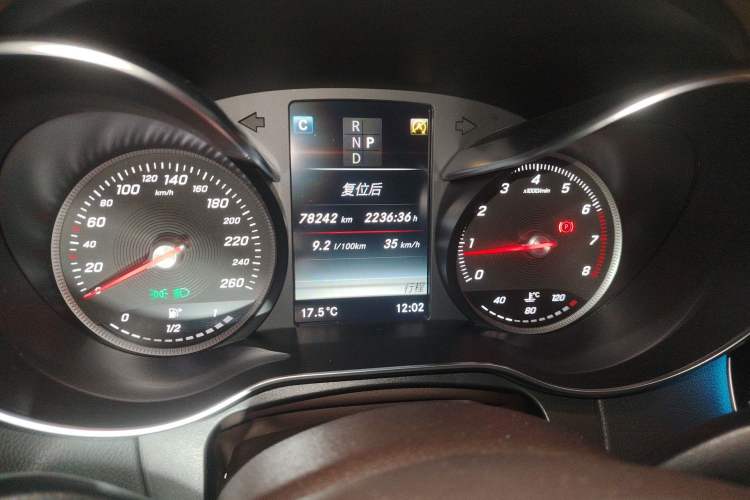 Used Mercedes-Benz GLC 2018 GLC 260 4MATIC Luxury Model Odometer Close Up