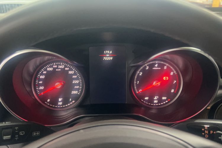 Used Mercedes-Benz GLC 2018 Refreshed GLC 300 4MATIC Dynamic Edition Odometer Close Up